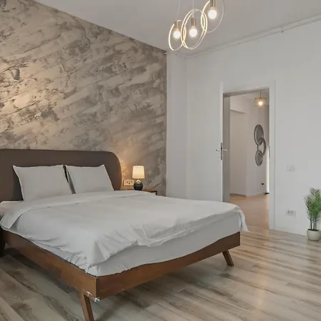 Urban Heaven In Piata Universitatii